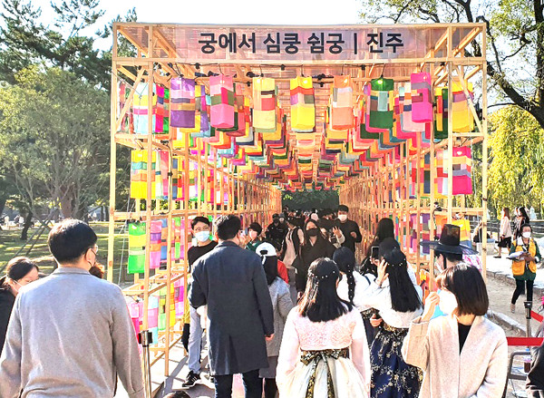 제7회 궁중문화축전 최고 인기‘실크 소망등’, 경복궁 전시 성료    진주시