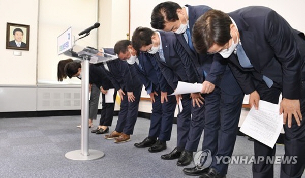 지난해 거대여당이 된 더불어민주당은 검찰개혁·언론개혁·재정개혁·사법개혁 등 얼마든지 많은 과제들을 단시간 내에 얼마든지 처리할 수 있었음에도, 언론의 눈치만 보는 듯한 태도로 일관해왔다. 즉 '정치적 효능감'을 보여주지 못한 것이다. 이로 인해 지난 4월 서울시장-부산시장 재보궐선거에서 '역대급 참패'라는 처참한 성적표를 받았다. 사진=연합뉴스