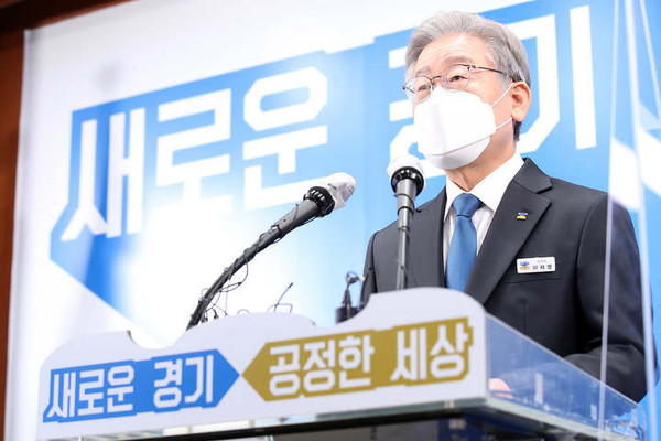 25오전 경기지사 직을 퇴임한 이재명 더불어민주당 대선 후보가 수원시 경기도청에서 퇴임 기자회견을 하고 있다. 이 재명후보 페이스북 길무리