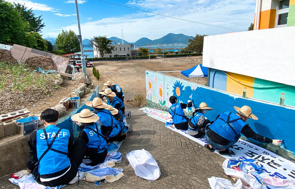 사천시 신수분교벽화 그리기    사천시