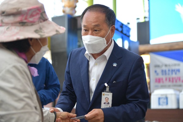 양평군(군수 정동균)은 일자리경제과에서 오는 11월 3일부터 12월 20일까지 소상공인 손실보상 방문신청의 편의를 위해 통합창구를 운영한다고 27일 밝혔다. 사진제공=양평군청