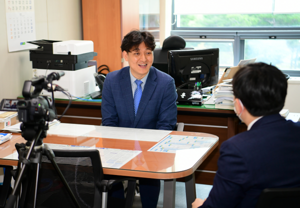 대한민국 위민의정대상에서 '대상'을 수상한 신상훈 경남도의원 뉴스프리존DB