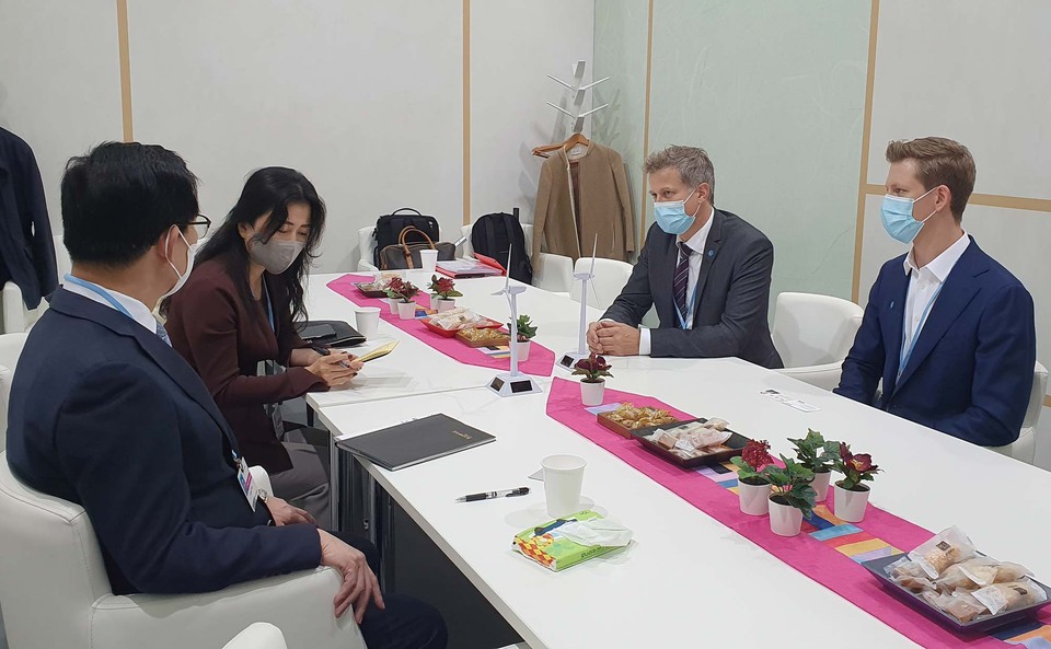 양 지사는 이날 이와 함께 같은 장소에서 클라우스 스카이트 노르딕 에너지연구소 대표와 국가 간 에너지 공유 정책, 탈석탄 노하우 등에 대한 의견을 나눴다.(사진=충남도청)