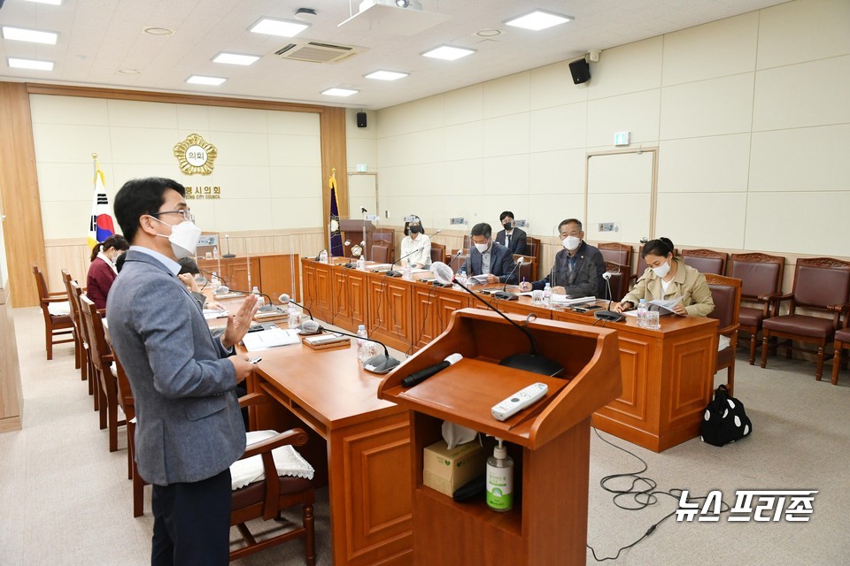 축산 악취저감 연구회 간담회 장면.(사진=보령시의회)