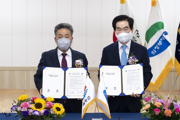 의정부시(시장 안병용)는 경북 울릉군과 자매결연 협정을 체결해 상호교류를 통한 공동번영과 상생발전을 위해 적극 협력하기로 했다고 11일 밝혔다. 사진제공=의정부시청