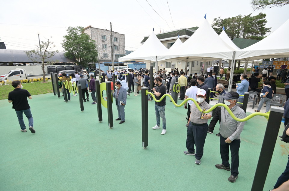 전국 최초로 충남 공주시에 조성된 ‘어르신 놀이터’가 내년도에 추가로 조성된다.(사진=공주시청)