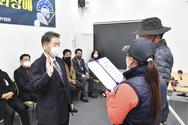  양평군(군수 정동균)은 제1회 양평군장애인파크골프협회장배 대회가 지난 13일 강상면 나루께공원 소재 양평군장애인파크골프장에서 개최됐다고 15일 밝혔다. 사진제공=양평군청