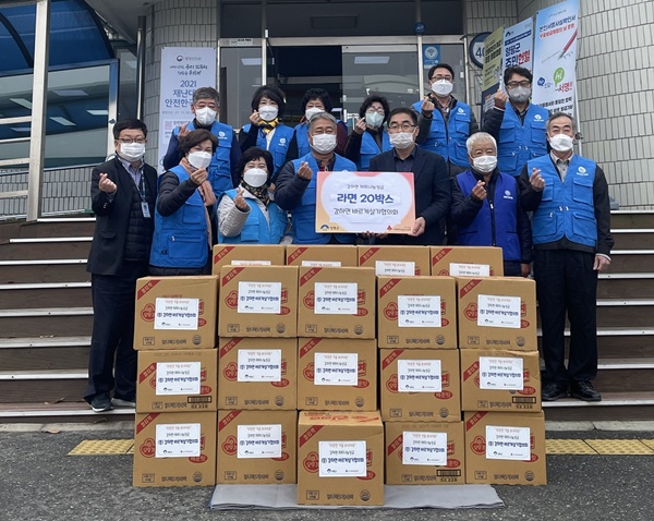 양평군 강하면(면장 김사윤)은 코로나19와 동절기로 힘든 상황에서도 어려운 이웃을 향한 온정의 손길이 잇따라 주변을 훈훈하게 했다고 19일 밝혔다. 사진제공=양평군청