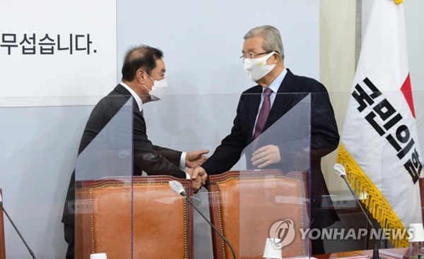 상임선대위원장을 맡는 김병준 전 비대위원장은 자유한국당 시절 반년 이상 비대위원장직을 맡았고, 지난해 총선에선 세종시을 지역구에 출마했다가 낙선했다. 사진=연합뉴스