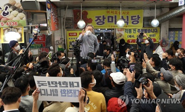 이재명 후보는 지난 20일 충남 논산 화지시장 즉석연설에서 “민주당의 이재명이 아니라 이재명의 민주당으로 만들어 가겠다"라며 '선대위'의 대대적인 개편을 요청한 바 있다. 사진=연합뉴스