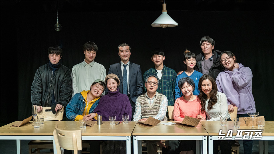 "The Big Meal"을 함께 만든 사람들_조명오퍼(유영준), 조연출(김효준), 남2(김진곤), 남3(김성준), 여3(최고은), 연출(김석이), 음향오퍼(현율), 남자아이(고한비), 여자아이(사정현), 남1(김기준), 여1(노윤정), 여2(현서영) /(사진=Aejin Kwoun)