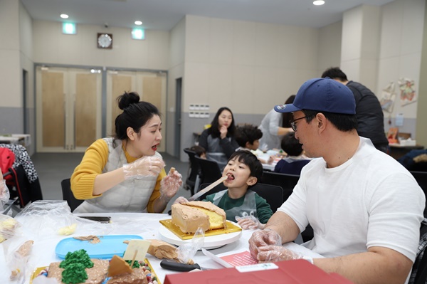 포천시(시장 박윤국)는 코로나19로 장기간 휴관했던 한탄강 세계지질공원센터 내 체험시설을 정부의 단계적 일상회복 지침에 따라 재개관해 본격 운영한다고 25일 밝혔다. 사진제공=포천시청