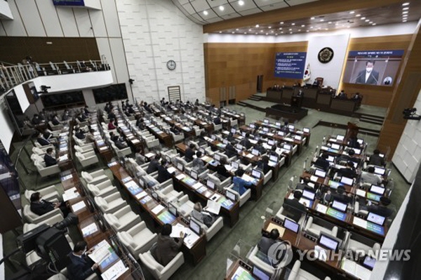 서울시의회 문화체육관광위원회는 30일 서울시의 내년 TBS교통방송 출연금을 136억 증액하는 안으로 수정 가결했다. 서울시의회는 오세훈 시장의 의중이 반영된 사업들에 대해서도 삭감했다. 사진=연합뉴스