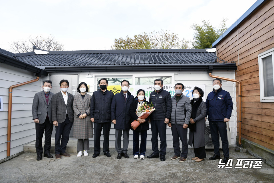 한국중부발전 신보령발전본부는 1일 남포면 ‘희망의 보금자리 21호점’ 신축현장에서 보금자리 오픈식을 가졌다.(사진= 신보령화력발전본부)