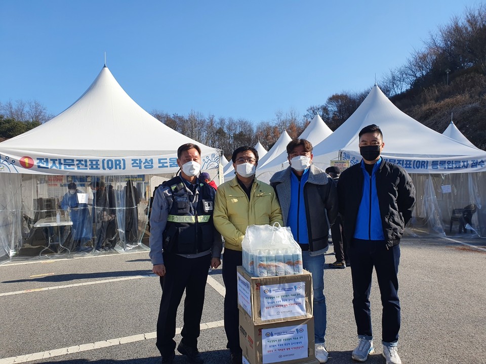 아공노-아산경찰직협 선별진료소 방문(사진=아산시).