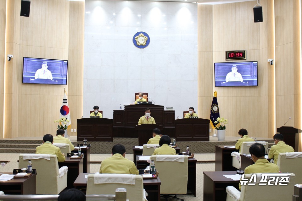 황선봉 군수는 복지 분야와 관련, “내년부터 한 자녀를 임신할 경우 임신·출산 진료비 100만 원을 지원하고 쌍둥이 등 다자녀 임신과 출산에는 140만 원을 지원하겠다”고 말했다.(사진=박성민기자)