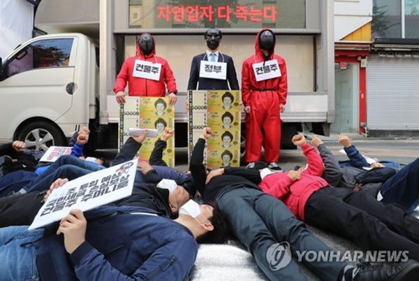 한국에선 '곳간지기'를 자처하는 기재부 관료들이 주요 선진국과는 정반대로 행동하며, 방역을 위해 희생한 시민들을 우롱하고 있는 상황이다. 즉 한국의 가계채무 증가 속도는 다른 국가들에 비해 더욱 가파른 상황이다. 사진=연합뉴스