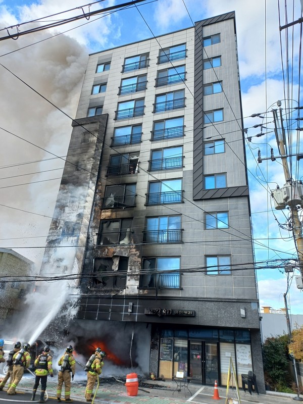 9일 오전 11시경 부산 동래구 안락동의 한 오피스텔에서 화재가 발생했다.