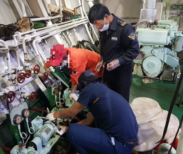 완도해경이 선박에서 발생하는 미세먼지 저감을 위해 일제 점검을 실시한다.