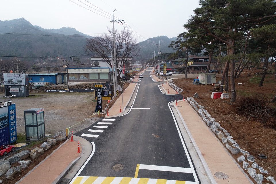 충남 홍성군은 주민 불편을 야기하던 용봉산 진입도로의 확·포장 공사를 완료했다.(사진=홍성군청)